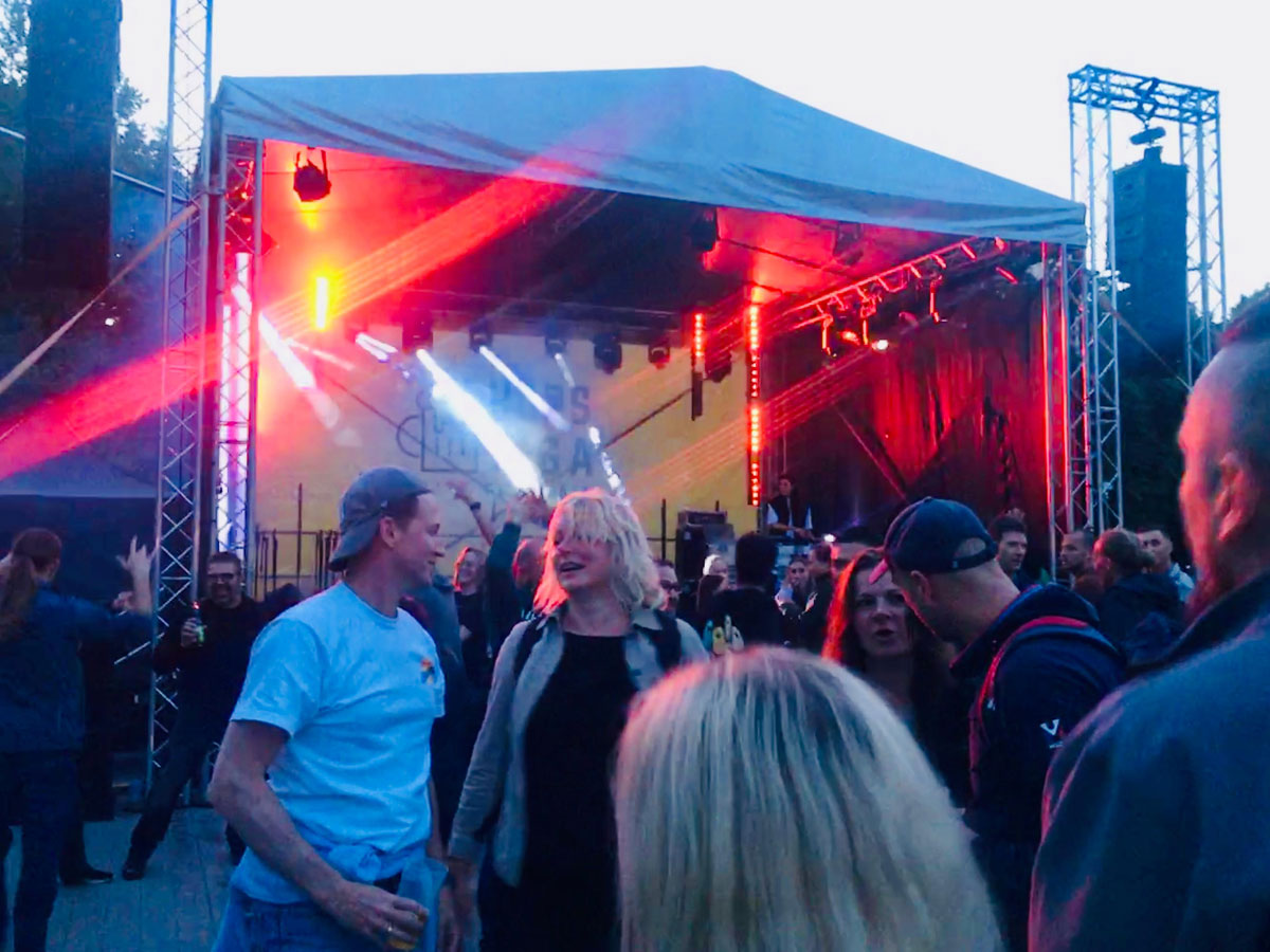 Video, skaņas un gaismas iekārtu noma | skatuvestehnika.lv