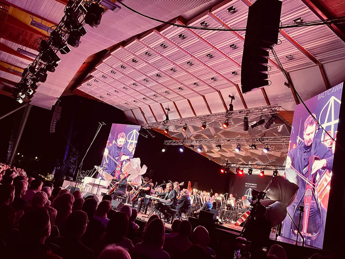 Video, skaņas un gaismas iekārtu noma | skatuvestehnika.lv